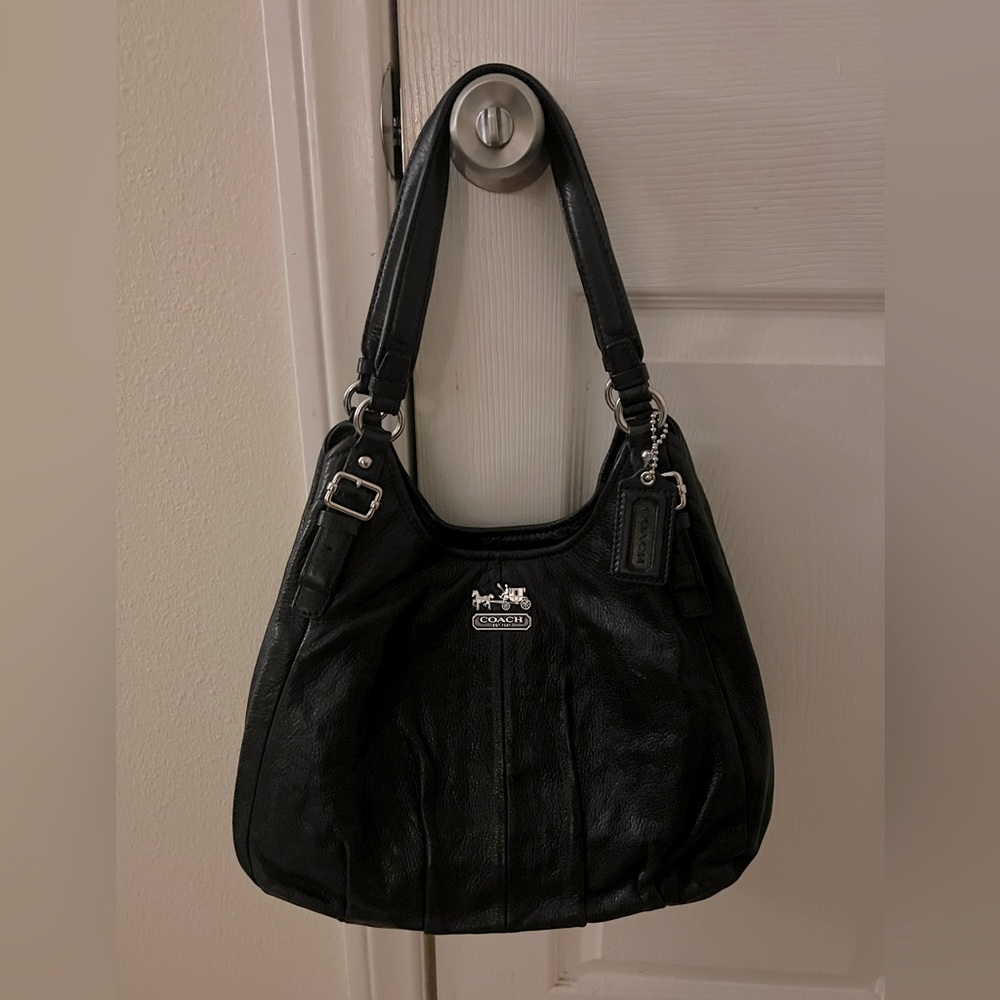 Coach Elegant Black Leather Shoulder Bag